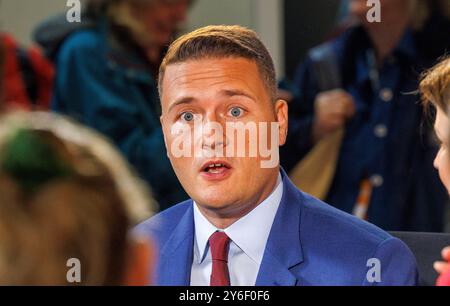 Liverpool, Großbritannien. September 2024. Wes Streeting, Staatssekretär für Gesundheit und Soziales, über Politik Live bei der Labour Party Konferenz Credit: Karl Black/Alamy Live News Stockfoto