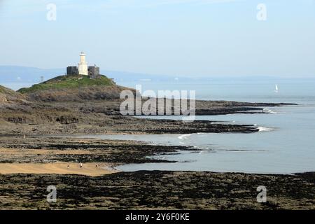 The Mumbles and Mumbles Lighthouse, Bracelet Bay, Swansea Bay, Swansea, Südwales, UK. Stockfoto