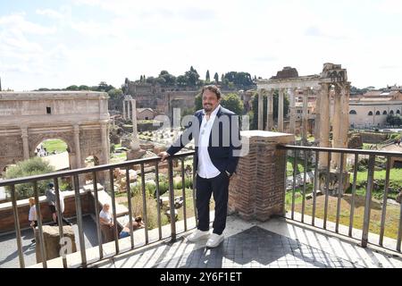 Rom: Campidoglio. Vorstellung der 7 Könige von Rom. Auf dem Foto: Enrico Brignano Stockfoto