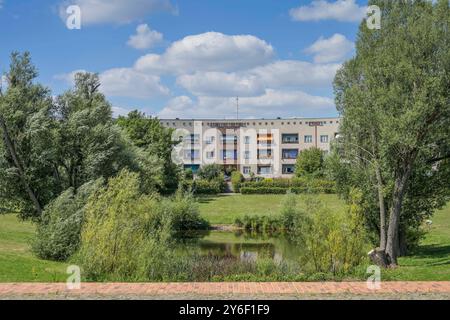 Wohnhäuser, Hufeisenteich, Lowise-Reuter-Ring, Hufeisensiedlung, Britz, Neukölln, Berlin, Deutschland *** Wohnhäuser, Hufeisenteich, Lowise Reuter Ring, Hufeisensiedlung, Britz, Neukölln, Berlin, Deutschland Stockfoto