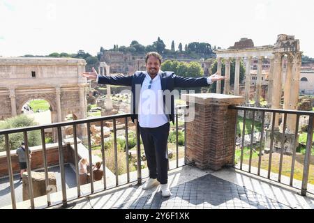 Rom: Campidoglio. Vorstellung der 7 Könige von Rom. Auf dem Foto: Enrico Brignano Stockfoto