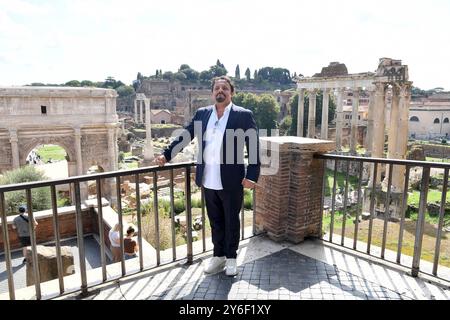 Rom: Campidoglio. Vorstellung der 7 Könige von Rom. Auf dem Foto: Enrico Brignano Stockfoto