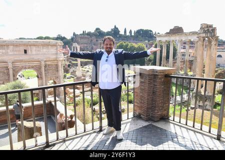 Rom: Campidoglio. Vorstellung der 7 Könige von Rom. Auf dem Foto: Enrico Brignano Stockfoto