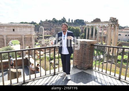 Rom: Campidoglio. Vorstellung der 7 Könige von Rom. Auf dem Foto: Enrico Brignano Stockfoto