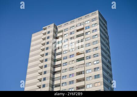 Hochhaus, Lipschitzallee, Gropiusstadt, Neukoelln, Berlin, Deutschland *** Hochhaus, Lipschitzallee, Gropiusstadt, Neukoelln, Berlin, Deutschland Stockfoto