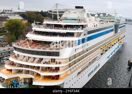 Norwegen, Impressionen einer Kreuzfahrt, Kreuzfahrtschiff, AIDA Luna im Hafen von Kiel, Urlaub in Norwegen, *** Norwegen, Impressionen einer Kreuzfahrt, Kreuzfahrtschiff, AIDA Luna im Hafen von Kiel, Urlaub in Norwegen, Stockfoto