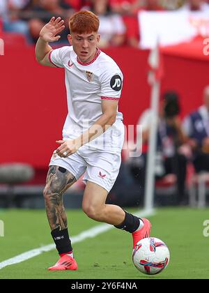 Sevilla, Spanien. September 2024. Valentin Barco vom Sevilla FC spielte während des La Liga EA Sports Matches zwischen Sevilla FC und Real Valladolid am 24. September 2024 im Ramon Sanchez Pizjuan Stadium in Sevilla, Spanien. (Foto: Antonio Pozo/PRESSINPHOTO) Credit: PRESSINPHOTO SPORTS AGENCY/Alamy Live News Stockfoto