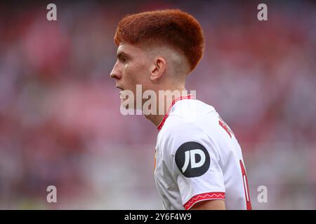 Sevilla, Spanien. September 2024. Valentin Barco vom Sevilla FC spielte während des La Liga EA Sports Matches zwischen Sevilla FC und Real Valladolid am 24. September 2024 im Ramon Sanchez Pizjuan Stadium in Sevilla, Spanien. (Foto: Antonio Pozo/PRESSINPHOTO) Credit: PRESSINPHOTO SPORTS AGENCY/Alamy Live News Stockfoto