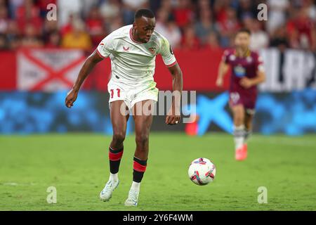 Sevilla, Spanien. September 2024. Dodi Lukebakio vom Sevilla FC während des La Liga EA Sports Matches zwischen Sevilla FC und Real Valladolid spielte am 24. September 2024 im Ramon Sanchez Pizjuan Stadium in Sevilla, Spanien. (Foto: Antonio Pozo/PRESSINPHOTO) Credit: PRESSINPHOTO SPORTS AGENCY/Alamy Live News Stockfoto