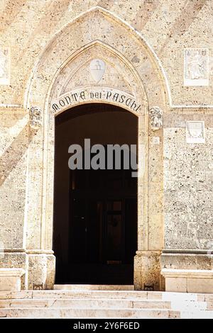 Eingang zur Banca Monte dei Paschi di Siena Stockfoto