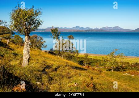 Blick über den Sound of Sleat nach Skye von Knoydart, Schottland, Großbritannien Stockfoto