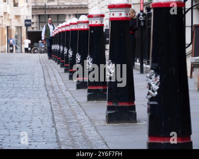 City of London Grenzpfoller mit Wappen, Poller markieren die Grenze der Square Mile der City of London Stockfoto