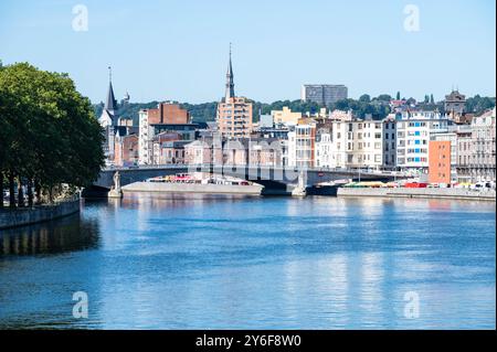 Lüttich, Belgien, 11. August 2024 - Stadtblick über den Fluss Maas Stockfoto