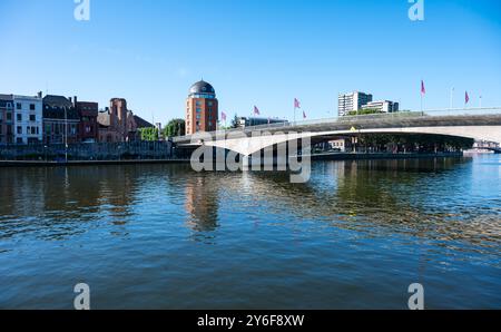 Lüttich, Belgien, 11. August 2024 - Stadtblick über den Fluss Maas Stockfoto