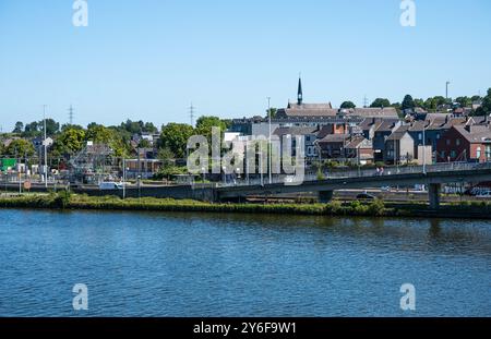 Blick auf den Fluss Maas und die Stadt, Visé, Provinz Lüttich, Belgien, 11. August, 2024 Stockfoto