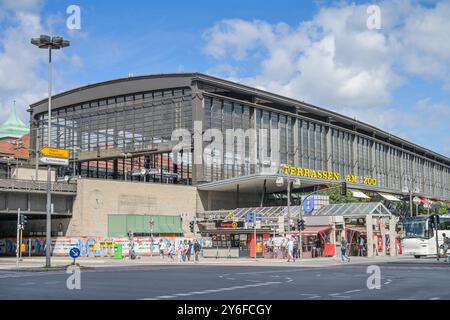 Bahnhof Zoo, Hardenbergplatz, Charlottenburg, Berlin, Deutschland *** Bahnhof Zoo, Hardenbergplatz, Charlottenburg, Berlin, Deutschland Stockfoto