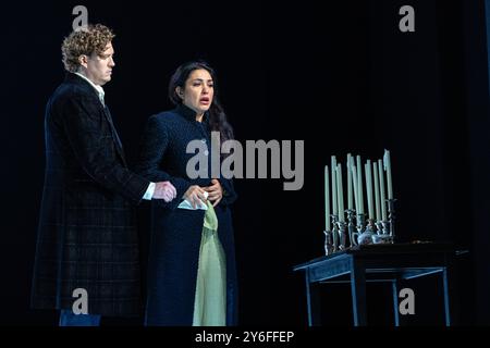 Gordon Bintner (Eugene Onegin), Kristina Mkhitaryan (Tatyana) in EUGENE ONEGIN an der Royal Opera, Covent Garden, London WC2 24/09/2024 Musik: Pyotr Stockfoto