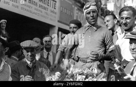 Tazio Nuvolari. Porträt des italienischen Rennfahrers Tazio Giorgio Nuvolari (1892–1953) nach dem Gewinn des Großen Preises von Frankreich 1932 Stockfoto