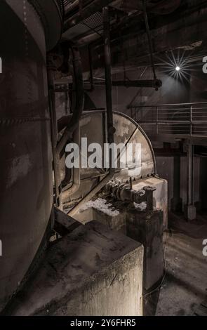 Historische Lüftungsmaschine in einem Bergbaugelände. Stockfoto