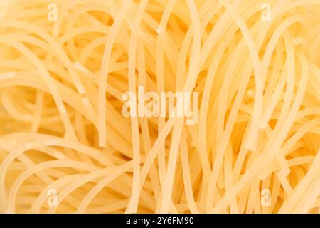 Ein Hintergrund der Nahaufnahme von Pasta capelli d angelo. Stockfoto