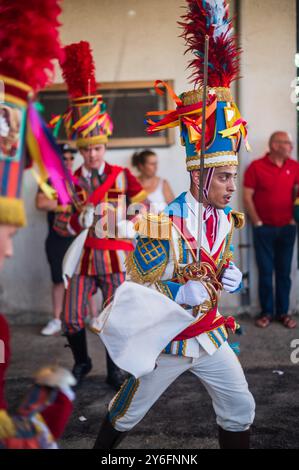 Das fest des Heiligen Johannes von Sobrado, auch bekannt als Bugiada und Mouriscada de Sobrado, findet in Form eines Kampfes zwischen Mauren und Christen statt Stockfoto