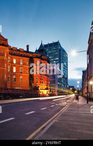 University College London Campus mit University College Hospital in der Gower Street in Bloomsbury, London, UK bei Nacht. Stockfoto