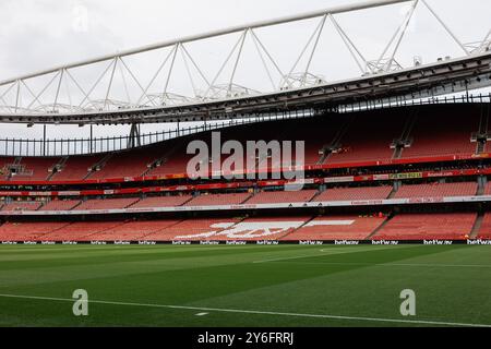 London, Großbritannien. September 2024. Allgemeine Ansicht im Inneren des Stadions während des Spiels Arsenal FC gegen Bolton Wanderers FC Carabao Cup Runde 3 im Emirates Stadium, London, England, Großbritannien am 25. September 2024 Credit: Every Second Media/Alamy Live News Stockfoto