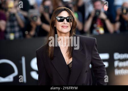 Monica Bellucci bei der Ankunft am Hotel Maria Cristina auf dem 72. Internationales Filmfestival San Sebastian / Festival Internacional de Cine de San Sebastian. San Sebastian, 25.09.2024 *** Monica Bellucci Ankunft im Hotel Maria Cristina beim 72. San Sebastian International Film Festival Internacional de Cine de San Sebastian San Sebastian, 25 09 2024 Foto:XC.xNiehausx/xFuturexImagex bellucci burton 4905 Stockfoto