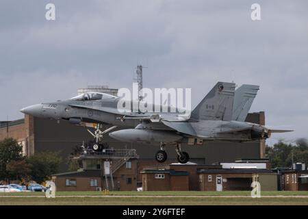 McDonnell Douglas CF-18 Hornet (CF-188) der Royal Canadian Air Force landet während der Übung von Cobra Warrior 24-2 Royal Air Force Waddington auf der Royal Air Force Station Waddington, Waddington, Vereinigtes Königreich, 24. September 2024 (Foto: Cody Froggatt/News Images) Stockfoto