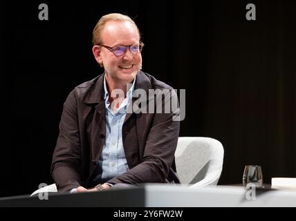 Stuttgart, Deutschland. September 2024. Christoph Additive, Redaktionsleiter der Zeit, spricht während des Interview-Podcasts „alles gesagt?“ Von der Wochenzeitung "die Zeit" im Theaterhaus. Quelle: Christoph Schmidt/dpa/Alamy Live News Stockfoto