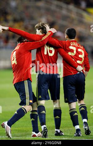 Sevilla, Spanien, 11. Februar 2009, Llorente wird von Marchena und Arbeloa nach dem Treffer begrüßt, was die Spanier während des Freundschaftsspiels gegen England hervorhebt Stockfoto