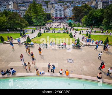 09 25 2024 - Paris, Frankreich. Blick auf Platz Louise Michel und Montmartre Panorama von der Basilika Sacre-Coeur Stockfoto