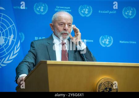 New York, Usa. September 2024. Der brasilianische Präsident Luiz Inácio Lula da Silva trifft sich am Mittwoch, den 25. September, im Interviewraum der Vereinten Nationen mit Journalisten. Quelle: Brazil Photo Press/Alamy Live News Stockfoto