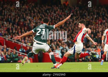 Emirates Stadium, London, Großbritannien. September 2024. Carabao Cup Third Round Football, Arsenal gegen Bolton Wanderers; Declan Rice of Arsenal schießt und trifft in der 16. Minute mit 1:0. Beschreibung: Action Plus Sports/Alamy Live News Stockfoto