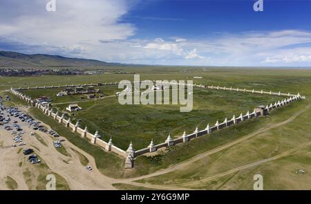 Panoramablick auf das Kloster Kharkhorin Erdene Zuu in Kharkhorin (Karakorum), Mongolei. Karakorum war die Hauptstadt des mongolischen Reiches Stockfoto