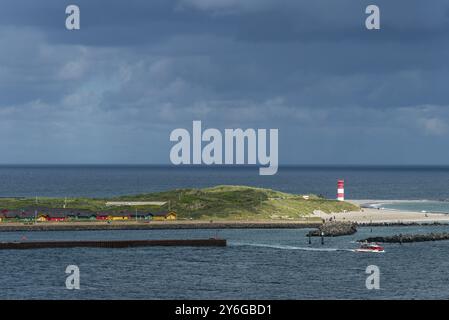 Südstrand mit Leuchtturm, Düne der vorgelagerten Insel Helgoland, Dünenfähre, Dünen-Dorfbungalow, Nordsee, Pinneberg, Schleswig-Ho Stockfoto