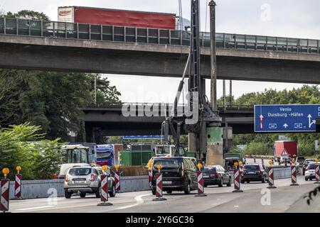 Großes Bohrfahrzeug am Autobahndreieck Duisburg-Kaiserberg, kompletter Umbau und Neubau der Anschlussstelle A3 und A40, alle Brücken Stockfoto