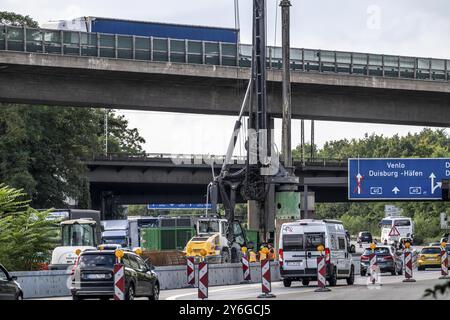 Großes Bohrfahrzeug am Autobahndreieck Duisburg-Kaiserberg, kompletter Umbau und Neubau der Anschlussstelle A3 und A40, alle Brücken Stockfoto