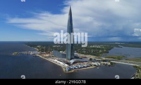 Luftaufnahme des Wolkenkratzers Lakhta Center in St. Petersburg, Russland, Europa Stockfoto