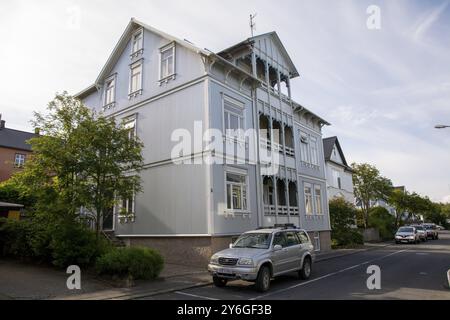 Reykjavik, Island, Juli 2019: Blick auf die historischen Häuser von Midstraeti, Reykjavik, Island, Europa Stockfoto