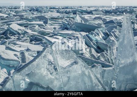 Landschaft mit riesigen Eishügeln am Baikalsee, Russland, Europa Stockfoto