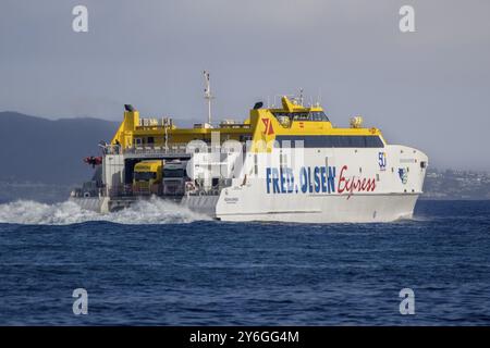 Corralejo, Spanien, 15. Februar 2024: Fred Olsen Express Fähre nach Lanzarote, Europa Stockfoto