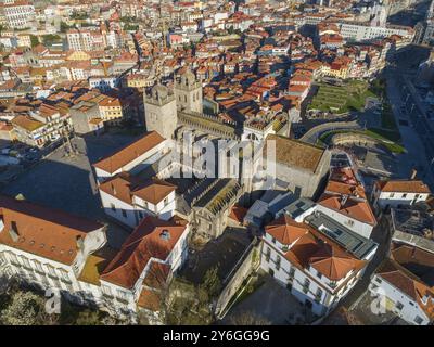 Luftaufnahme der Kathedrale von SE in Porto (Portugiesisch: SE do Porto) am Vormittag, Portugal, Europa Stockfoto