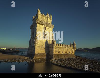 Belem Turm und Tejo bei Sonnenuntergang, Lissabon, Portugal, Europa Stockfoto