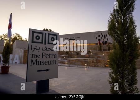 Petra, Jordanien, März 2020, Blick auf das Petra Museum bei Nacht, Asien Stockfoto