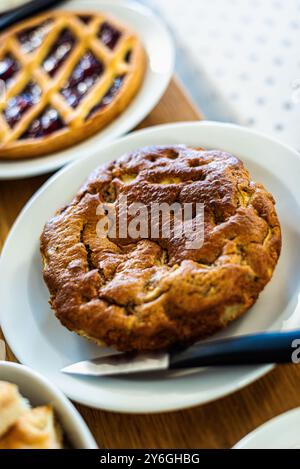 Hausgemachte Kuchen am Frühstücksbuffet. Stockfoto