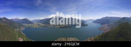 Antenne Panorama Landschaft am Comer See zwischen Bergen in Italien Stockfoto
