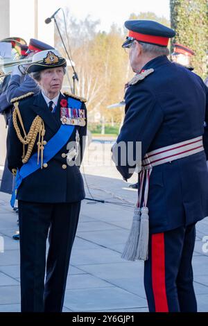 National Memorial Arboretum, Großbritannien. November 2023. Die Prinzessin Royal nimmt zusammen mit Ex-Soldaten und Frauen am Waffenstillstandsfest Teil Stockfoto