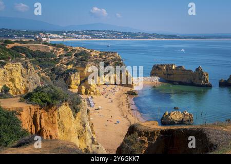 Lagos, Portugal, September 2022: Blick auf Praia de Dona Ana in Lagos, Portugal, Europa Stockfoto