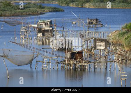 Traditionelle Fischernetze, alte Fischfalle in der laguna in Ulcinj in Montenegro Stockfoto